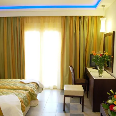 Majestic & 4* לגאנאס