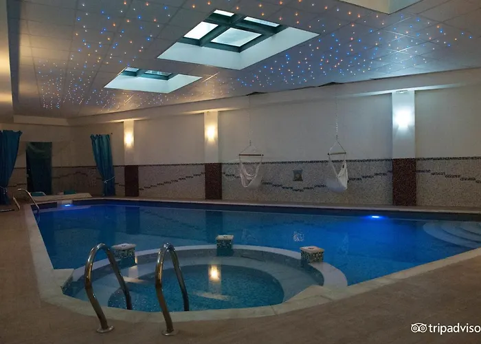 Отель Majestic &