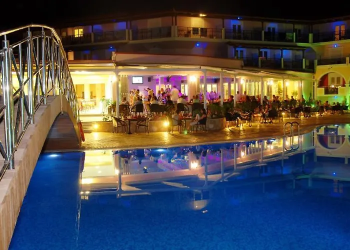 Majestic & Отель