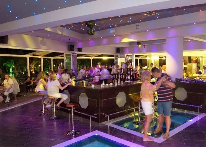 Majestic & Отель